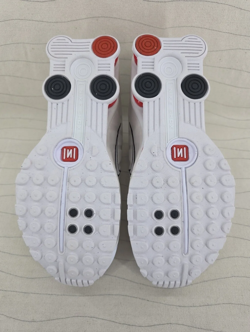 Nike Youth Shox R4 GS White Phantom Red Running Shoes CW2626-102 Size 6.5Y NEW